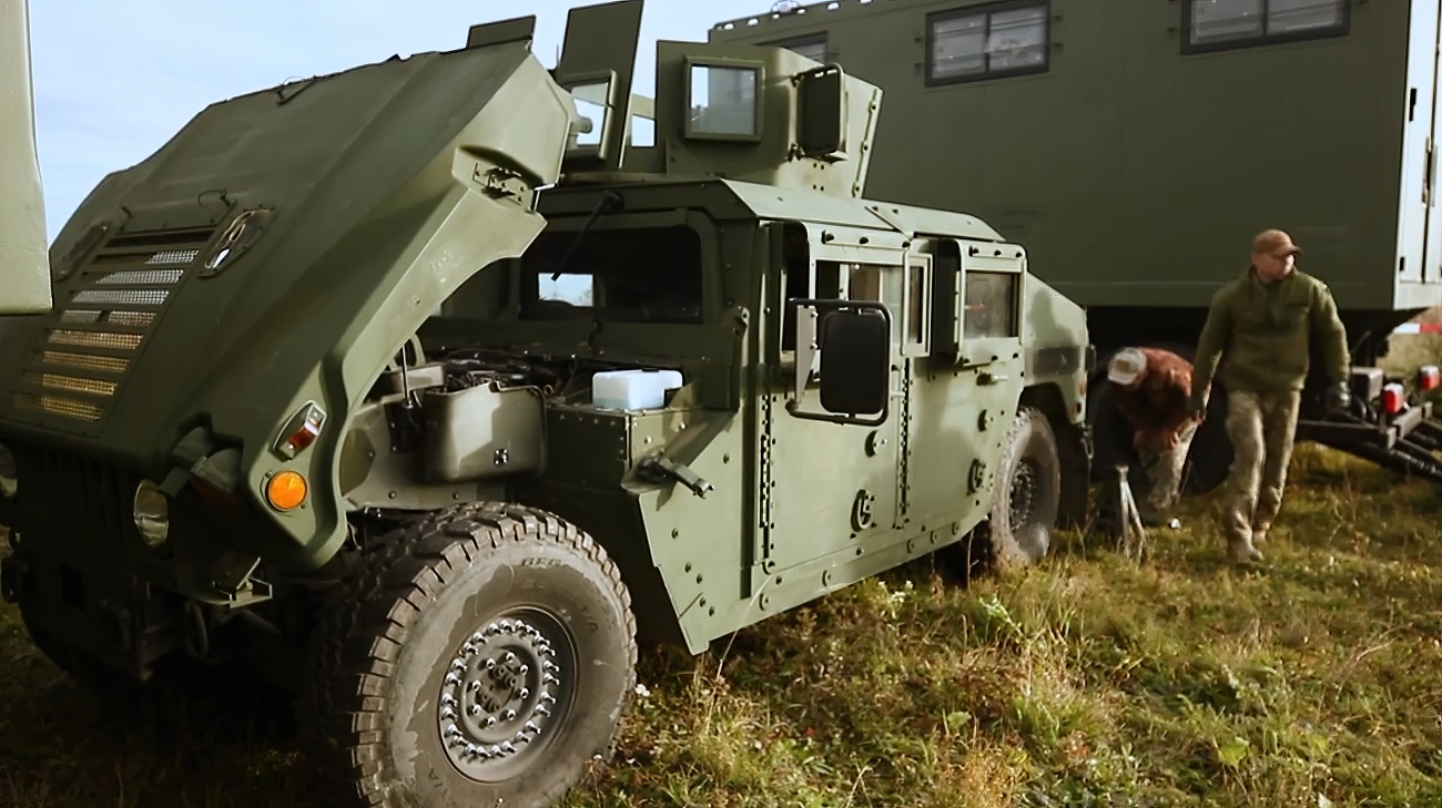 HMMWV — обслуговування